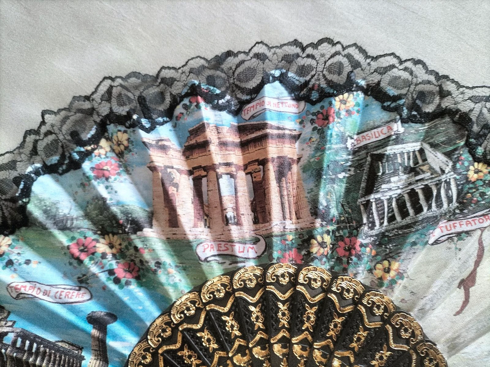 Antique Fan | Very Good Condition | Black Lace | Italian Landscapes and Temples – photo 4